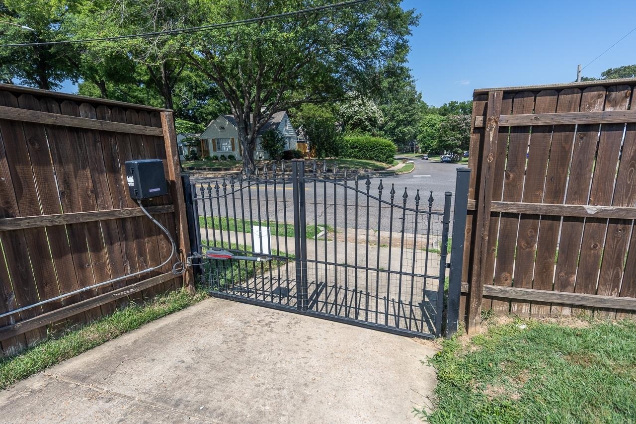 Property Photo:  3739 Charleswood Ave  TN 38122 
