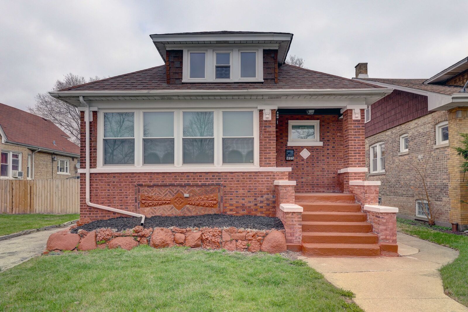 Property Photo:  1825 S 8th Avenue  IL 60153 