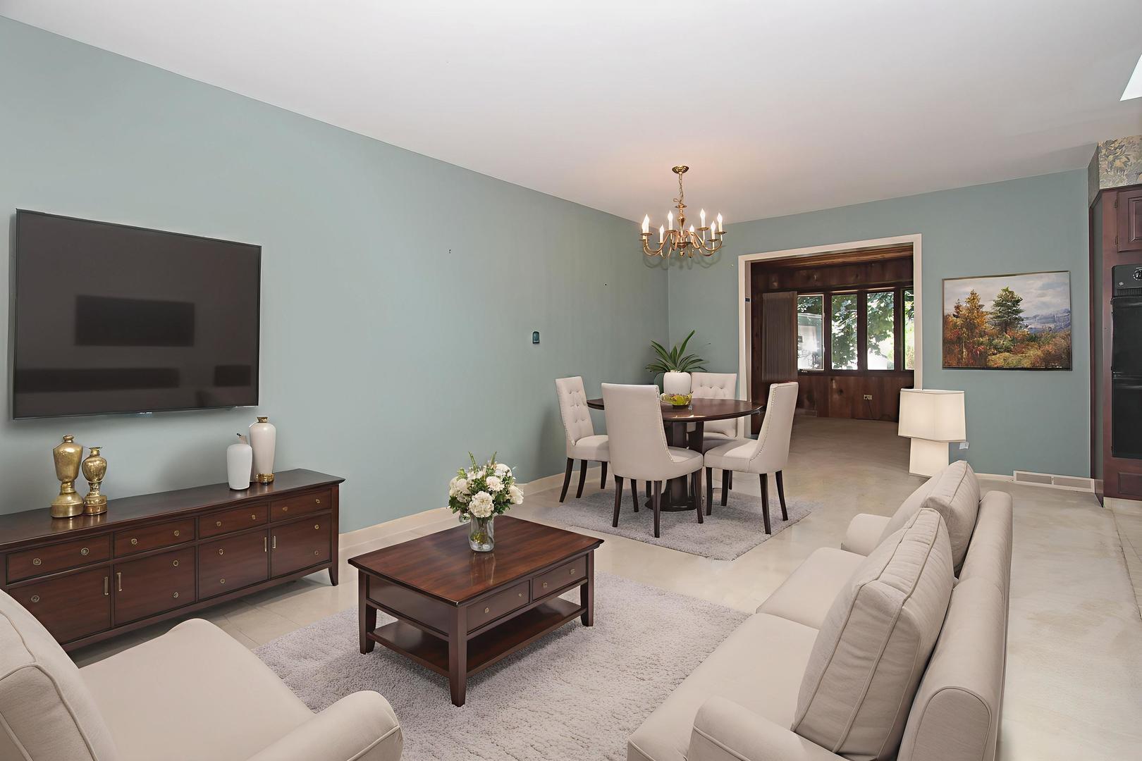Property Photo:  2114 Country Knoll Lane  IL 60123 