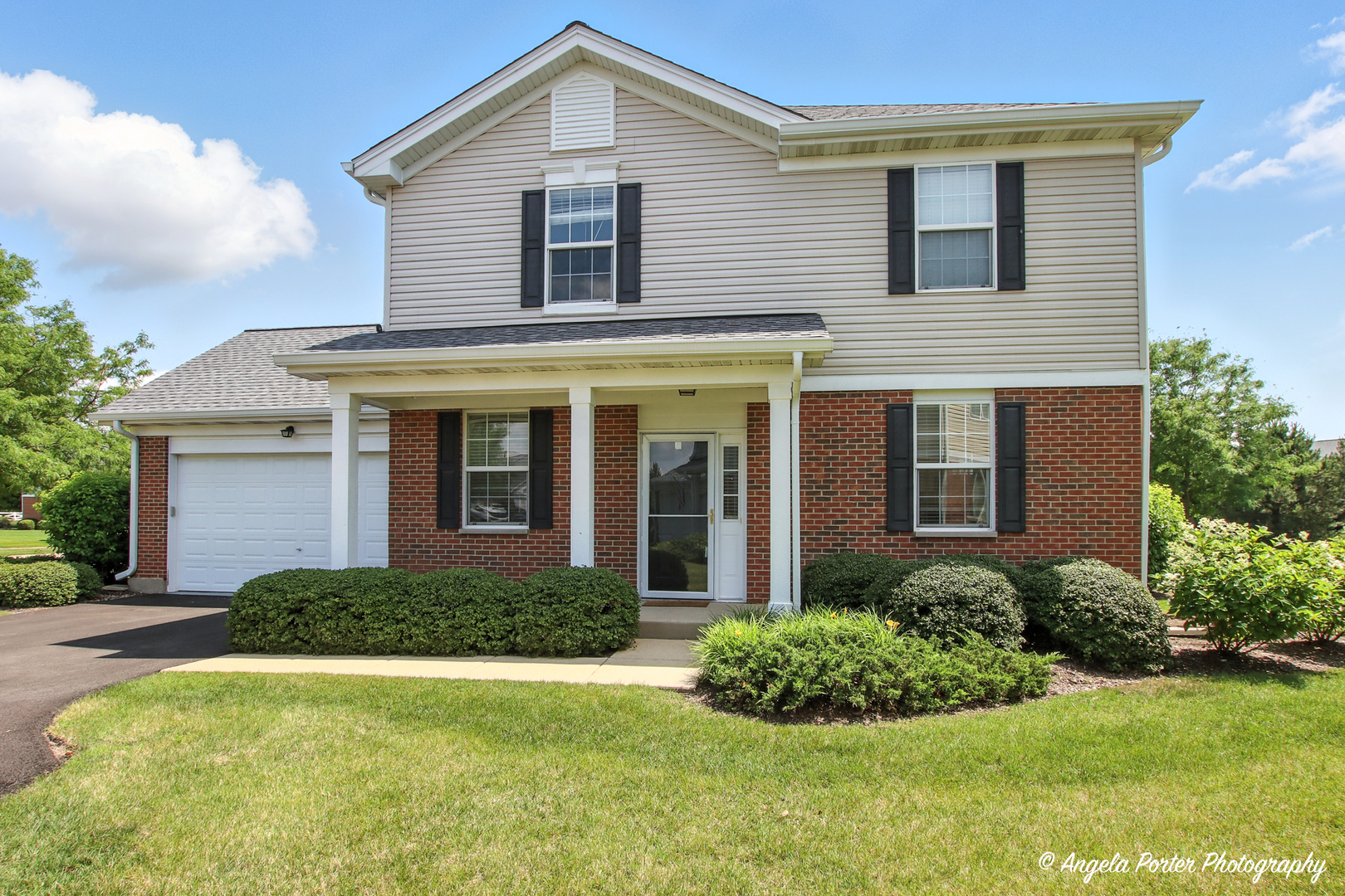 Property Photo: 509 Legend Lane IL 60050