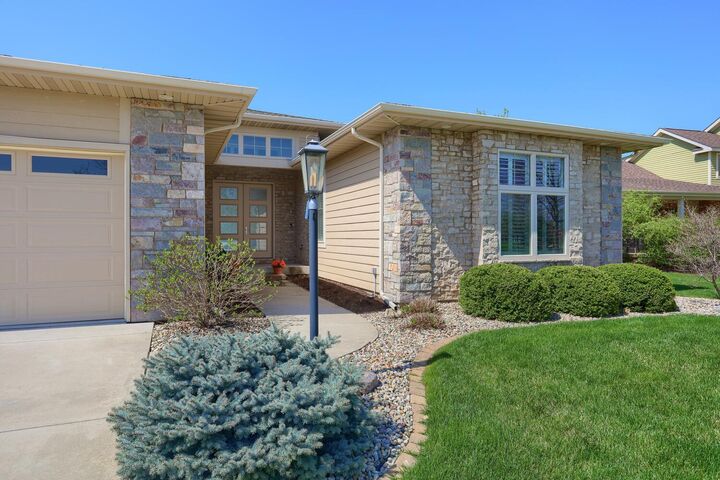Property Photo: 2513 Muirfield Place IL 61802