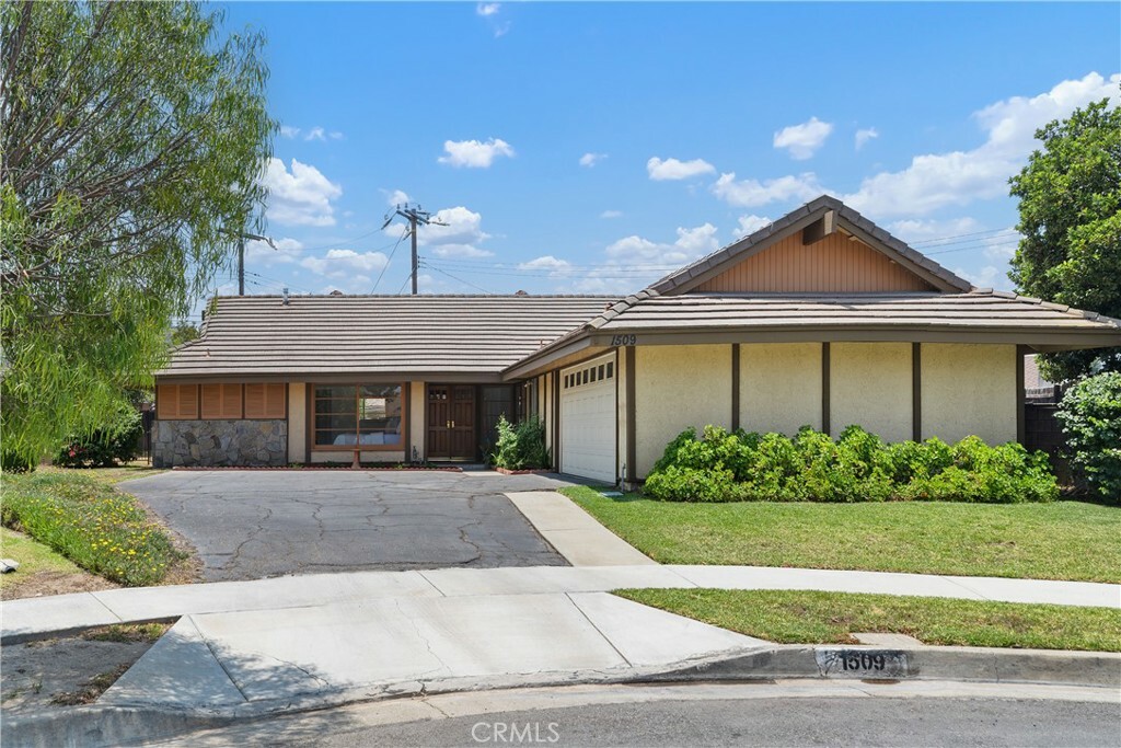 Property Photo: 1509 Gemwood Drive CA 90601