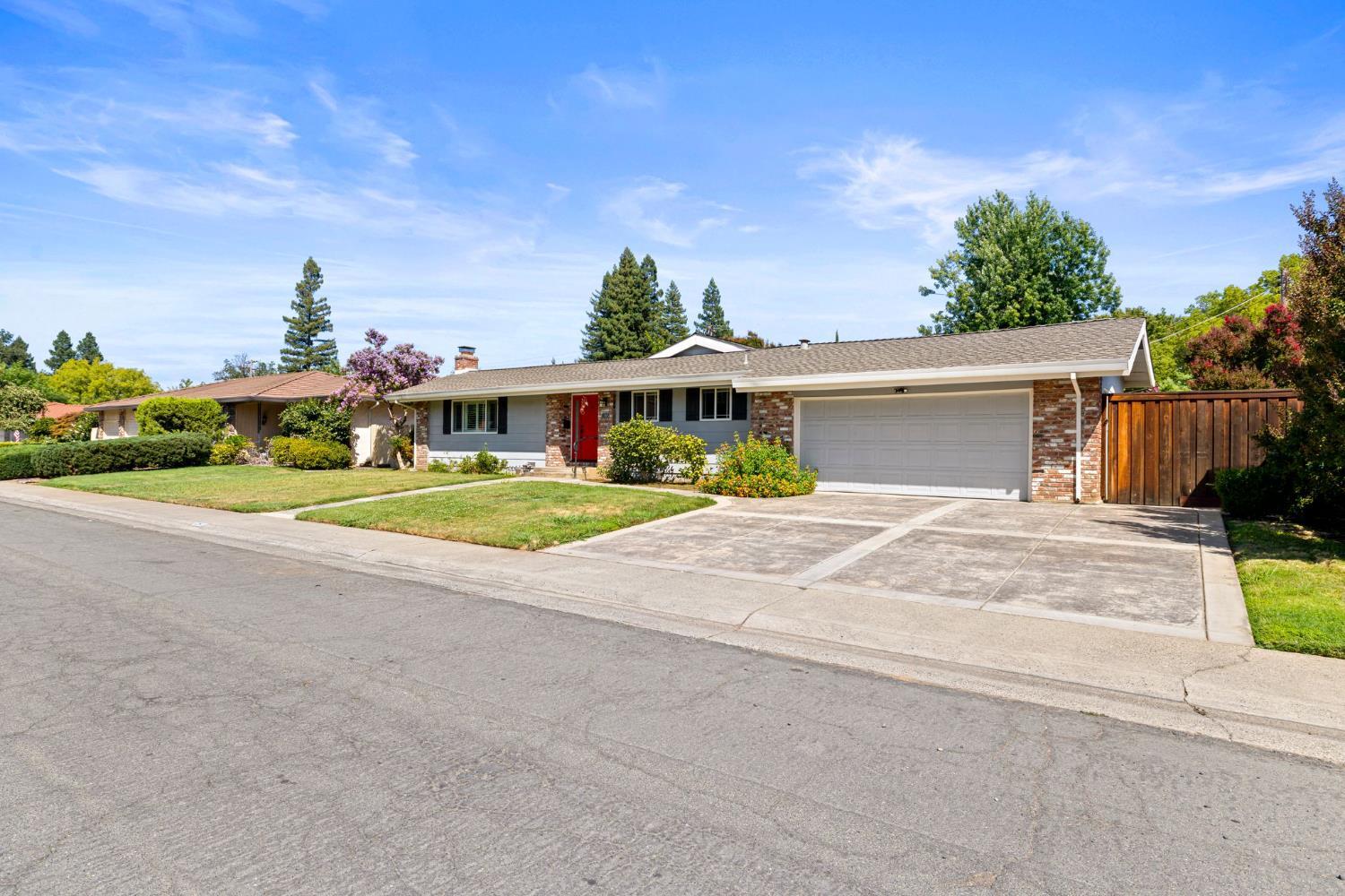 Property Photo: 1265 Meredith Way CA 95608