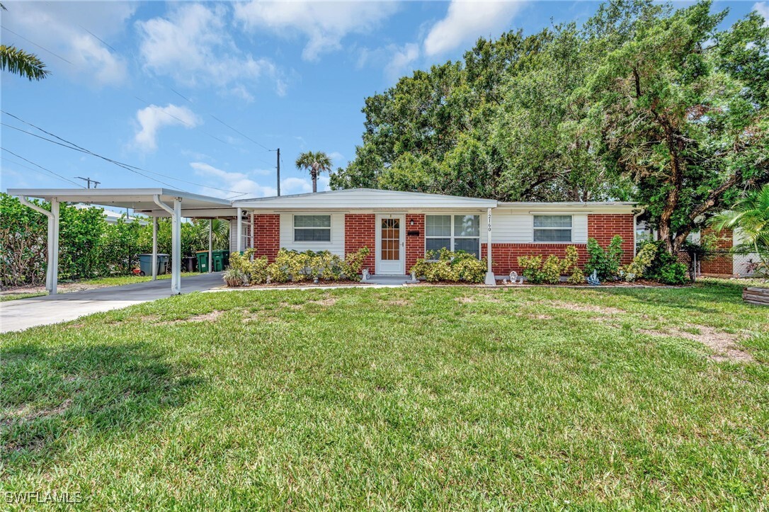 Property Photo: 2160 Harbor Lane FL 34104