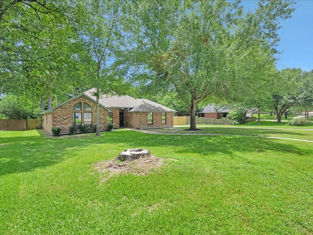 Property Photo: 602 April Dr TX 75904