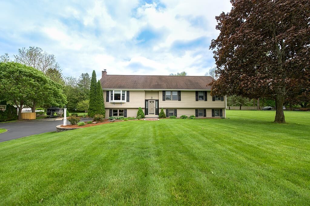 Property Photo:  106 Willard Way  NH 03865 