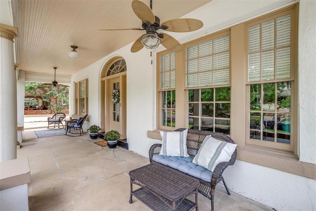 Property Photo: 2418 5th Avenue TX 76110
