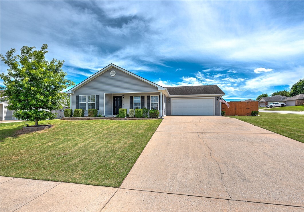 Property Photo:  1211 Colonel Hawthorne Drive  AR 72753 