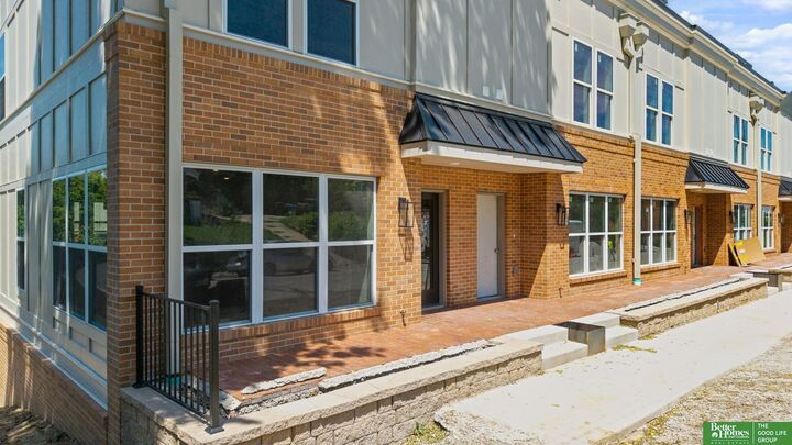 Property Photo:  1006 S 33rd Street  NE 68105 