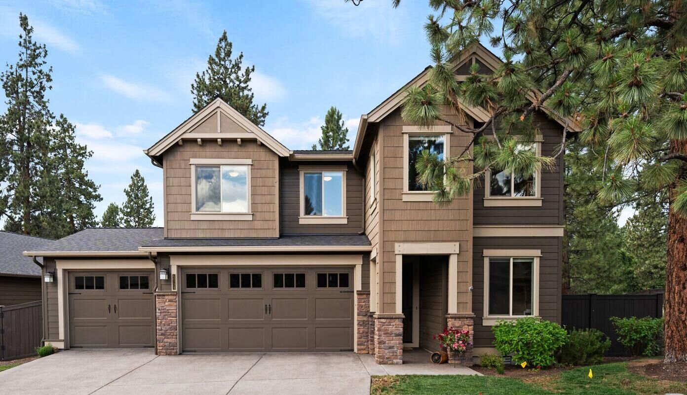 Property Photo: 60224 Rolled Rock Way OR 97702