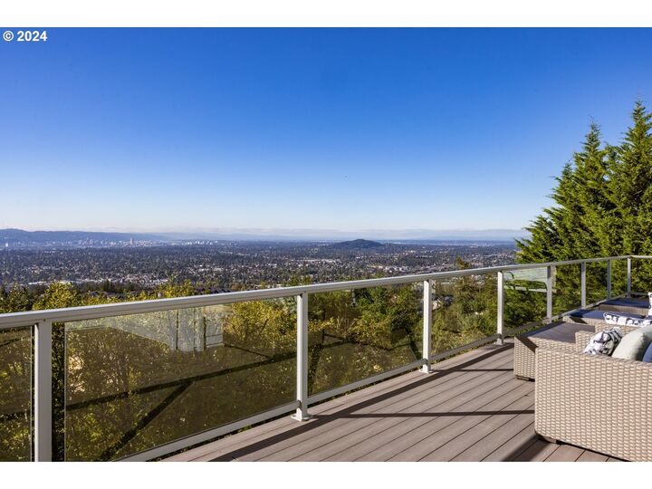 Property Photo: 9433 SE Scotts Ridge Ct OR 97086