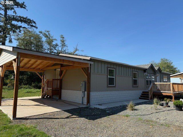 Property Photo: 448 Pacific Dr OR 97121