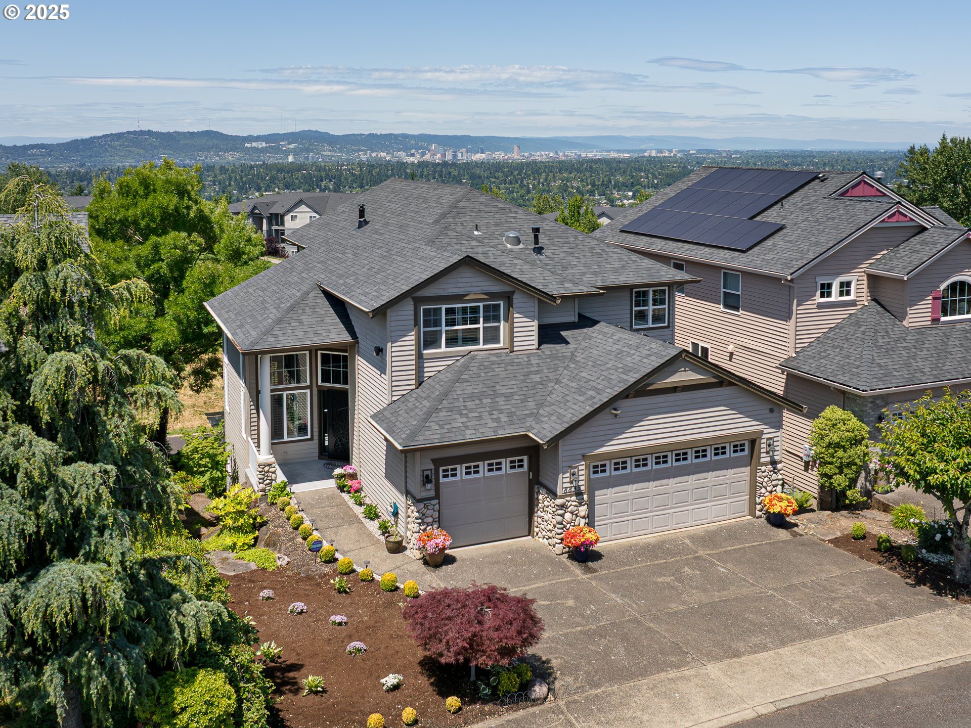 Property Photo:  8833 SE Bristol Park Dr  OR 97086 