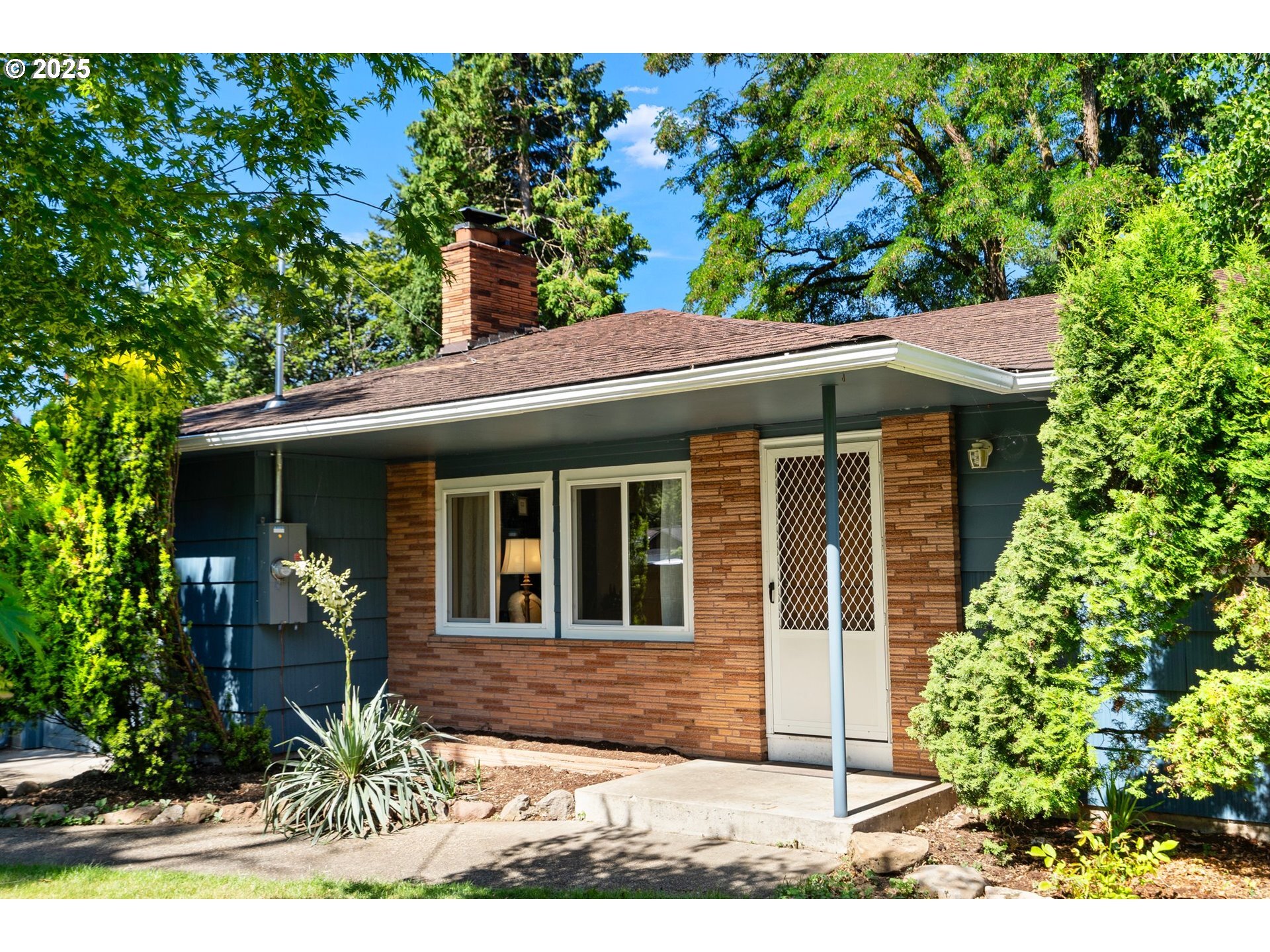 Property Photo: 13059 SE Bush Pl OR 97236