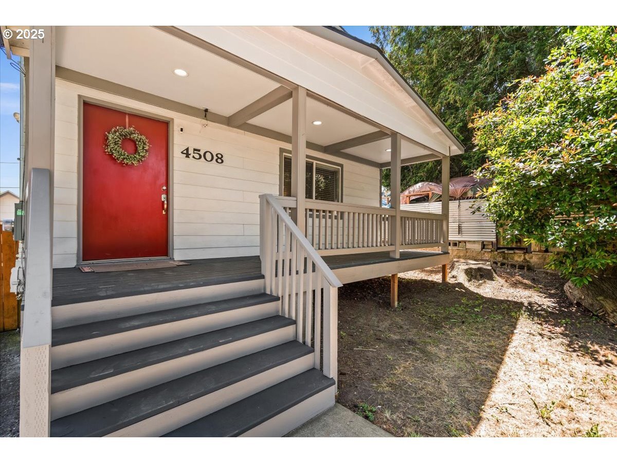 Property Photo: 4508 SE Monroe St OR 97222