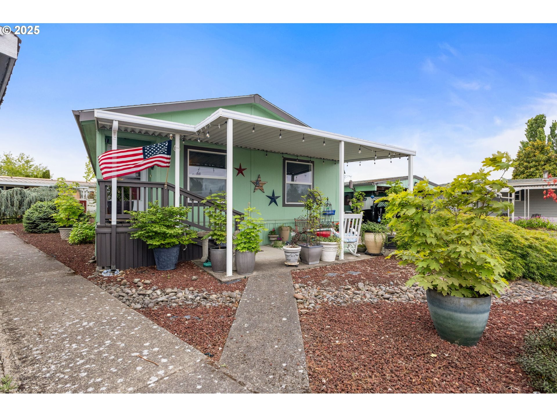 Property Photo: 2232 42nd Ave OR 97317