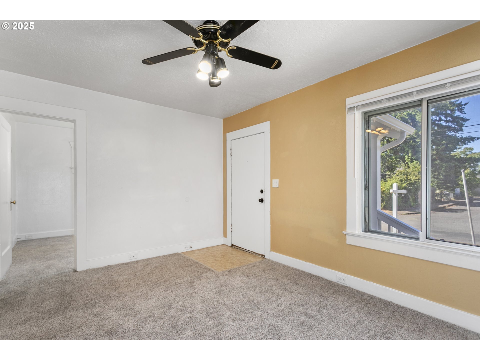 Property Photo: 6922 SE Ramona St OR 97206