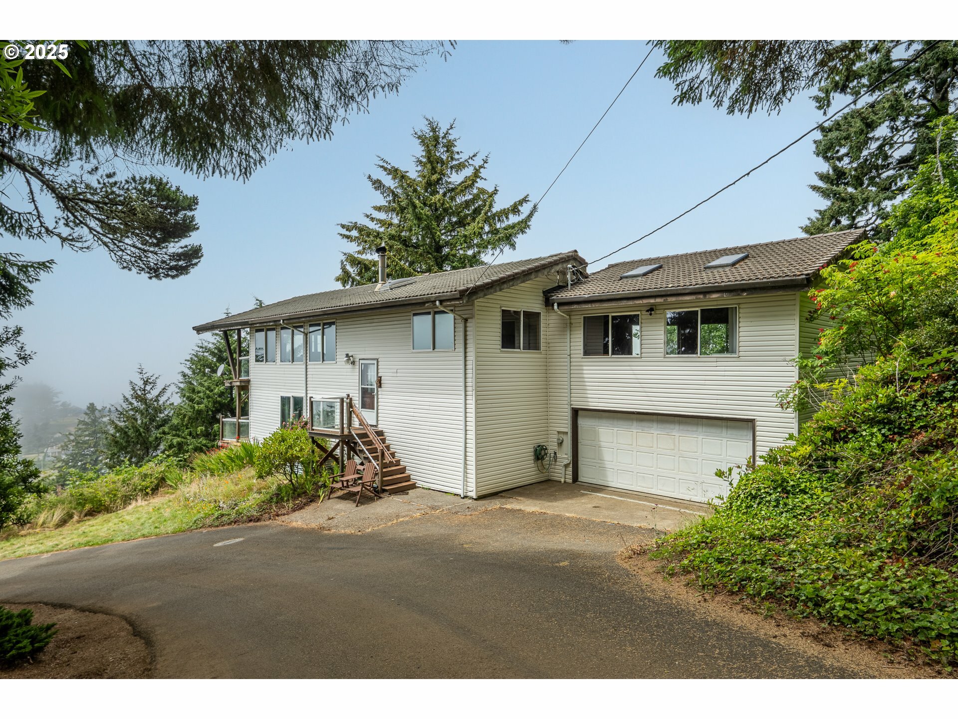 Property Photo: 340 NE Vista Terrace Ave OR 97341