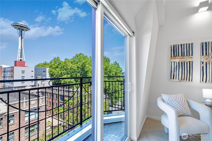 Property Photo:  425  Vine Street 703  WA 98121 