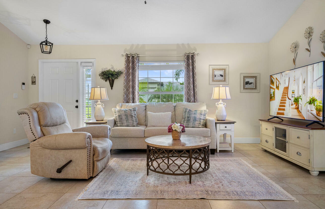 Property Photo: 568 NW Colonial Street NW FL 34983