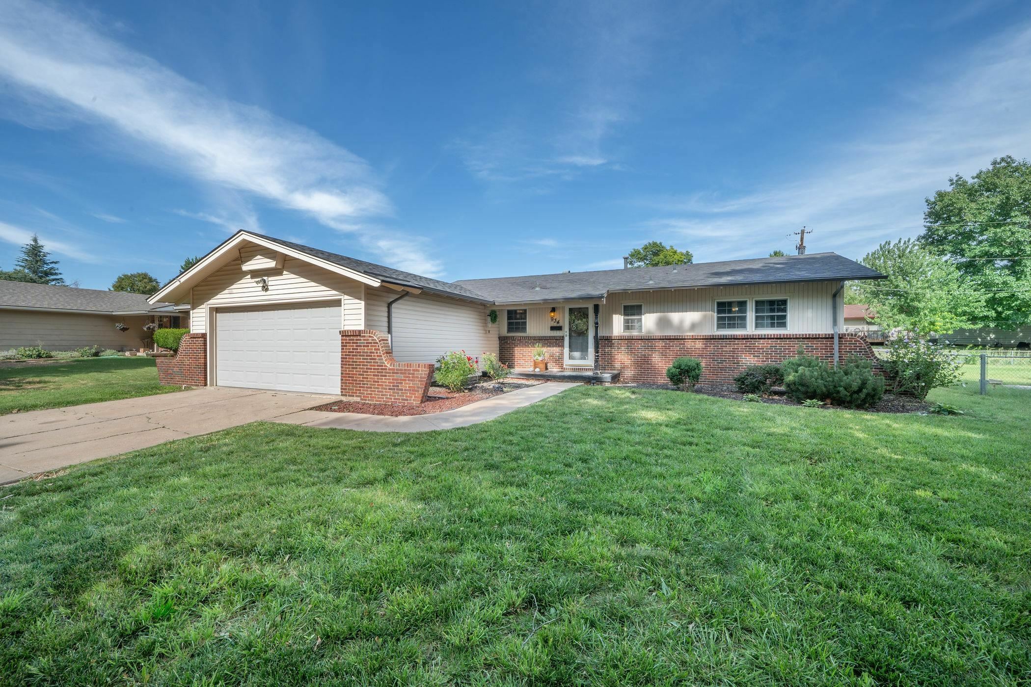 Property Photo: 934 S Broadmoor KS 67207