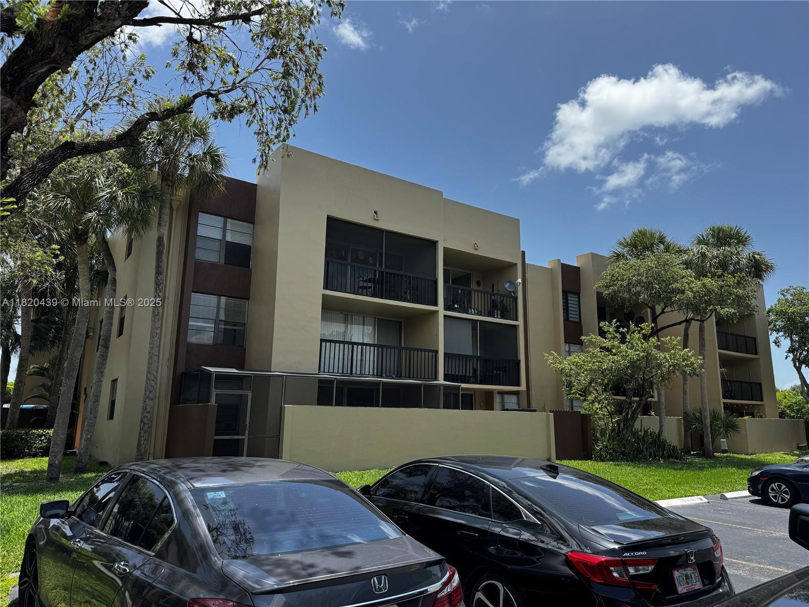 Property Photo: 10875 SW 112th Ave 206 FL 33176