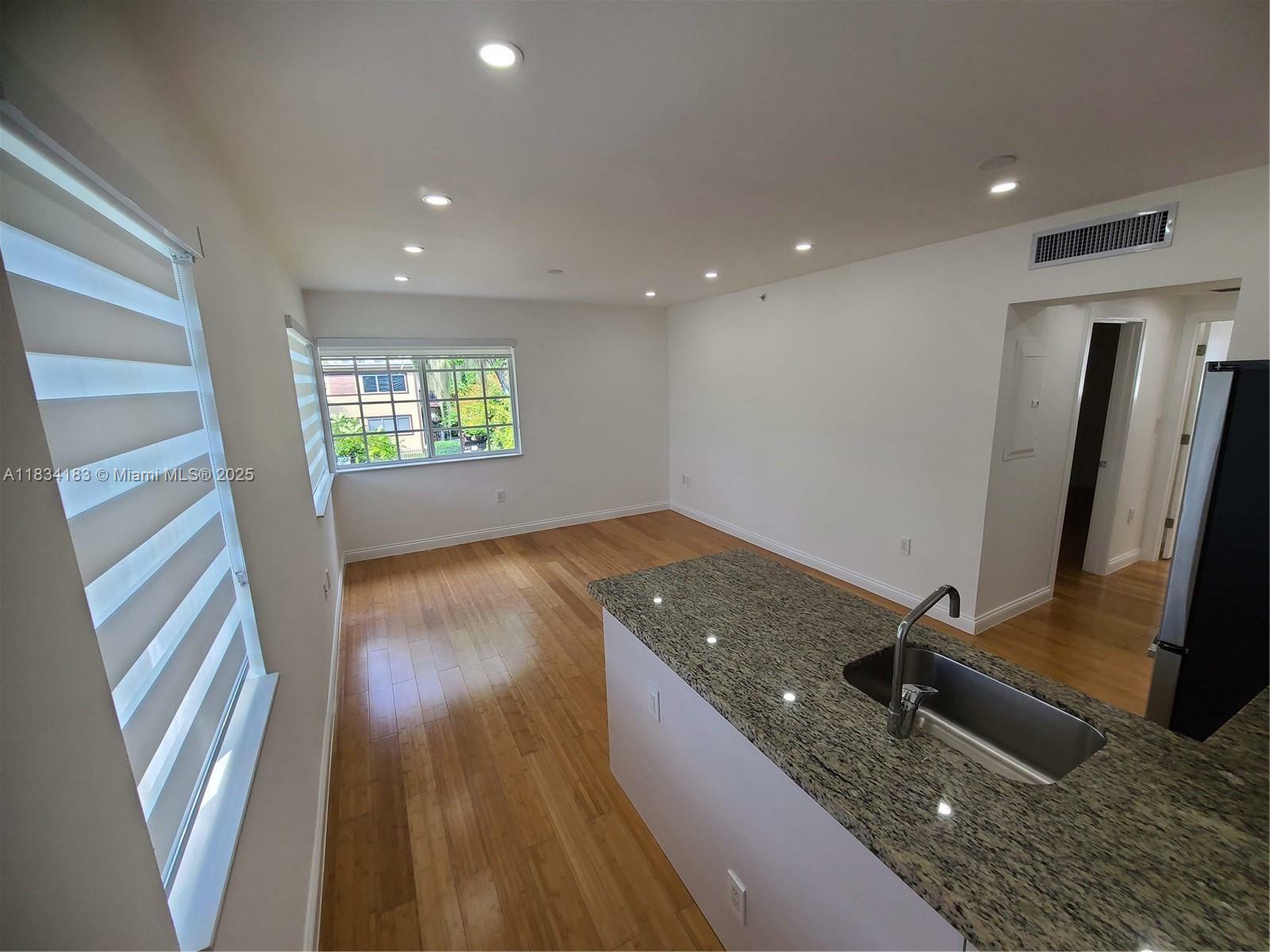 Property Photo: 825 Michigan Ave 3 FL 33139