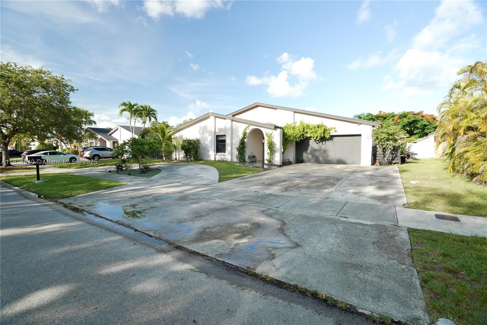10605 SW 132nd Ct  Miami FL 33186 photo