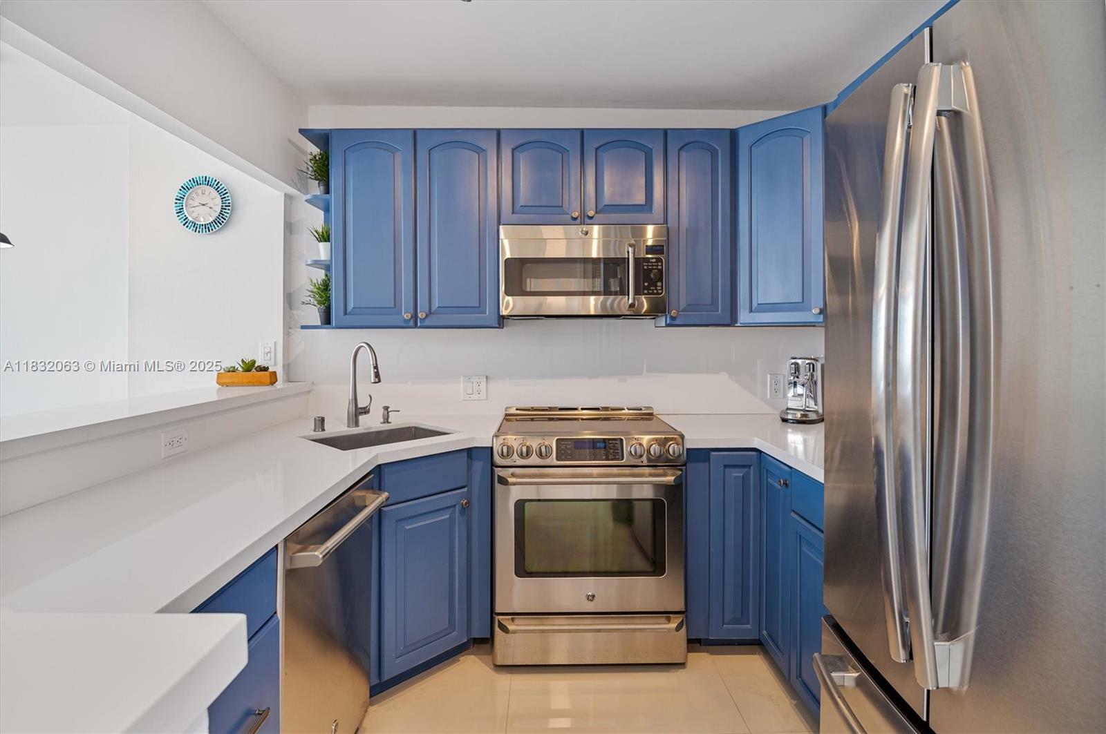 Property Photo: 3675 N Country Club Dr 1705 FL 33180