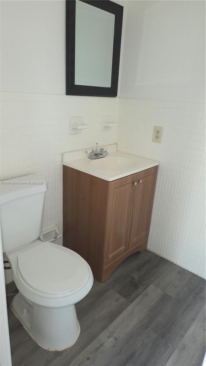 Property Photo: 502-504 Phippen Waiters Rd 3 FL 33004