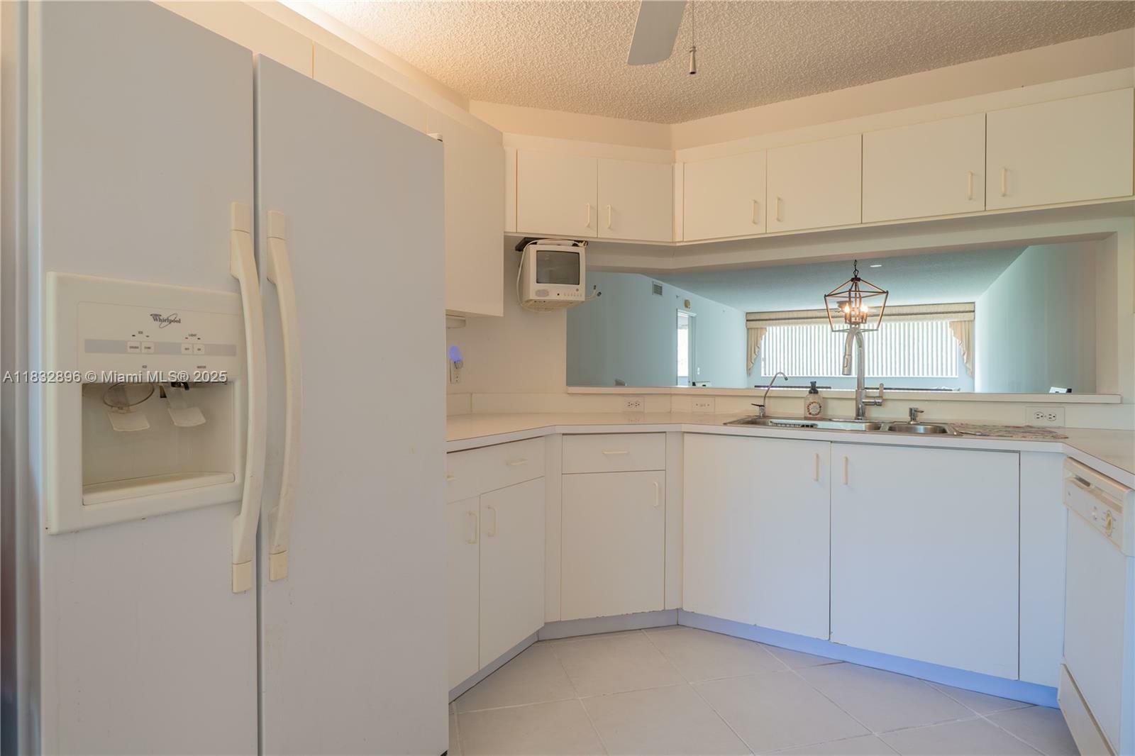 Property Photo: 2541 N Nob Hill Rd 309 FL 33322