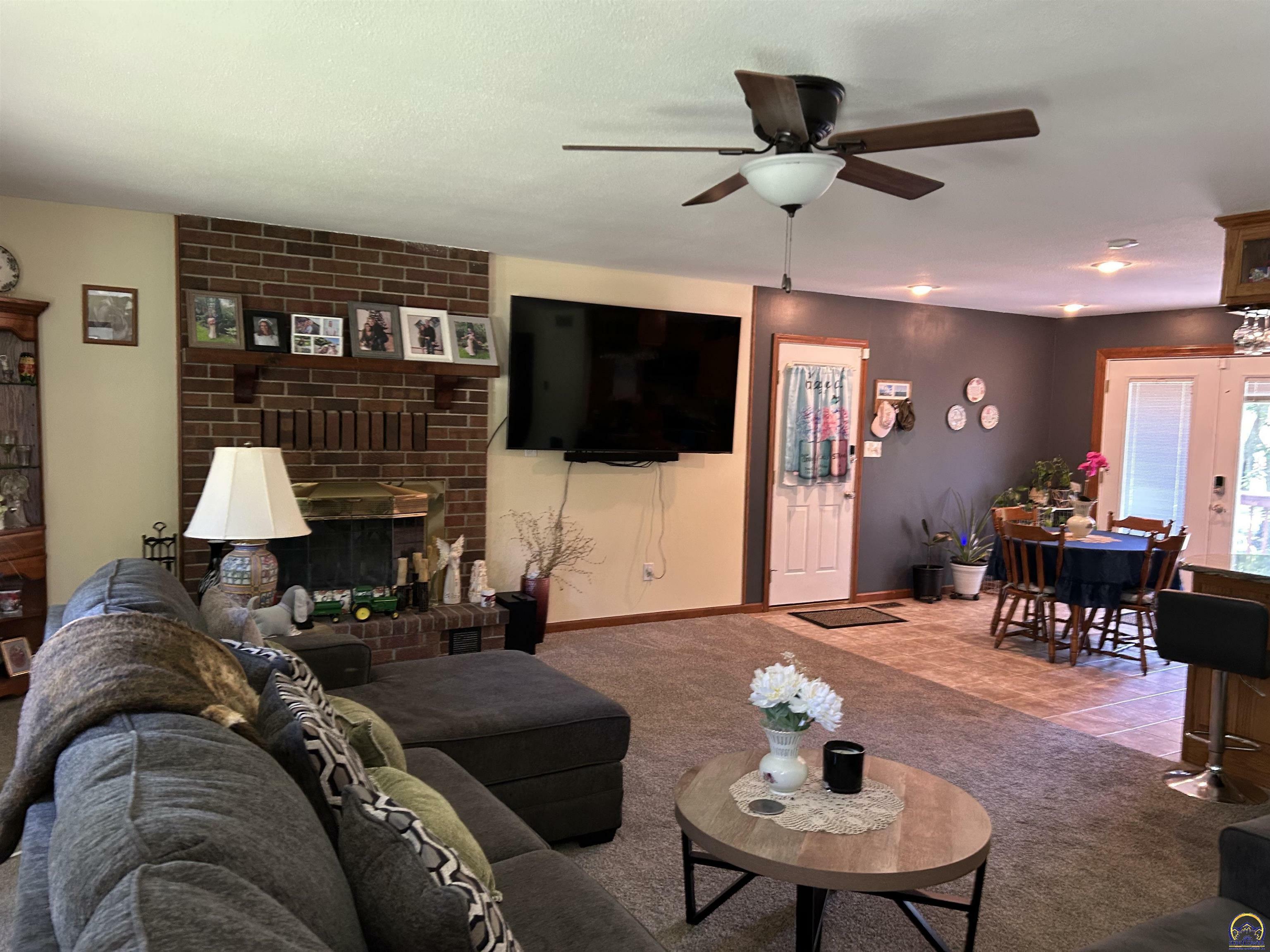 Property Photo: 8597 Oak Point Rd KS 66070
