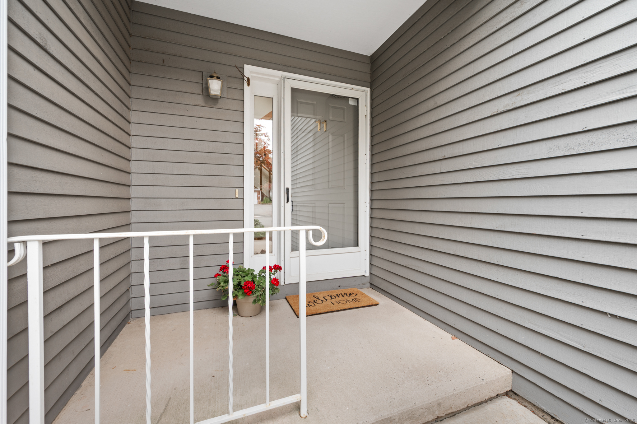 Property Photo:  1325 Farmington Avenue Apt 11  CT 06010 