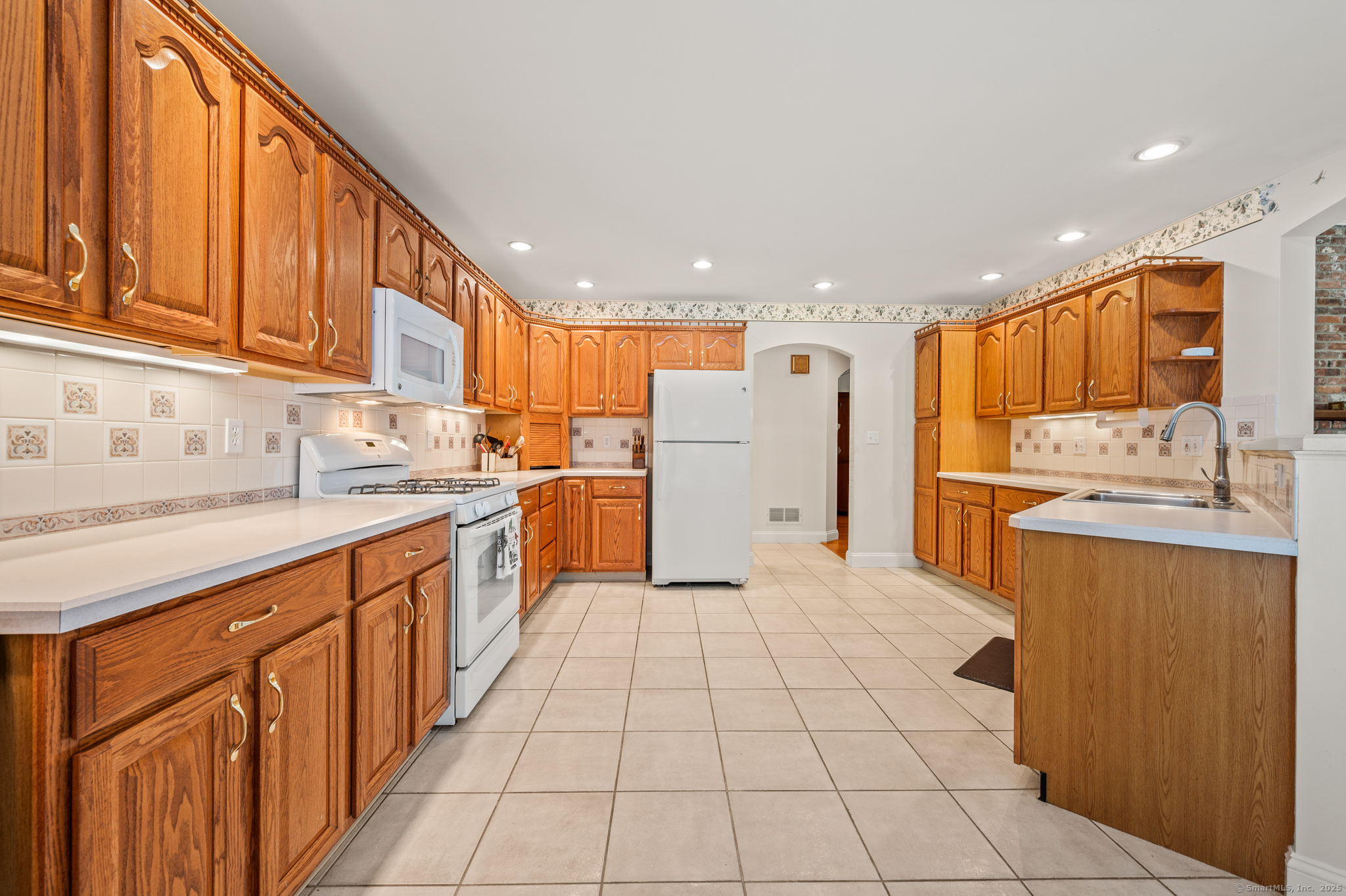 Property Photo:  14 Crane Place  CT 06070 