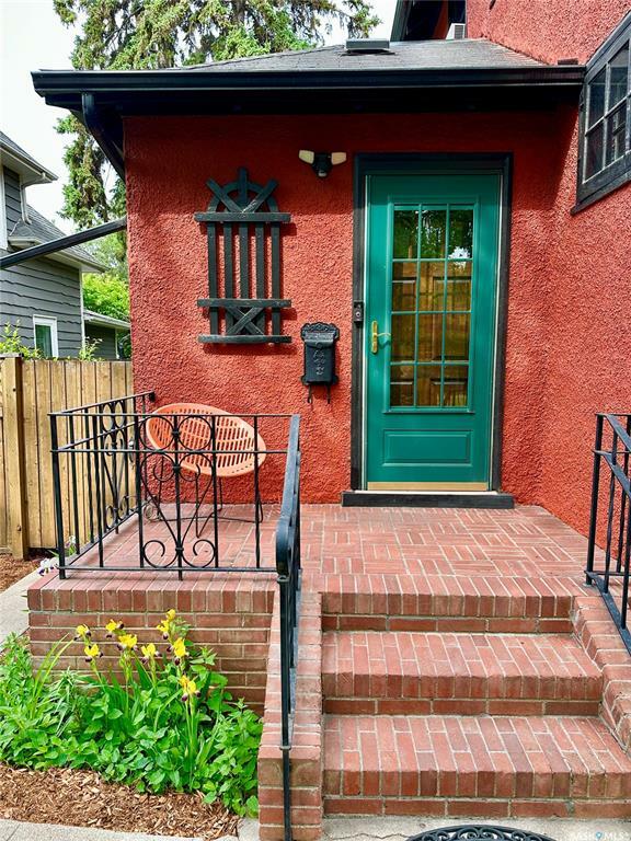 Property Photo: 307 H Avenue N SK S7L 2B9