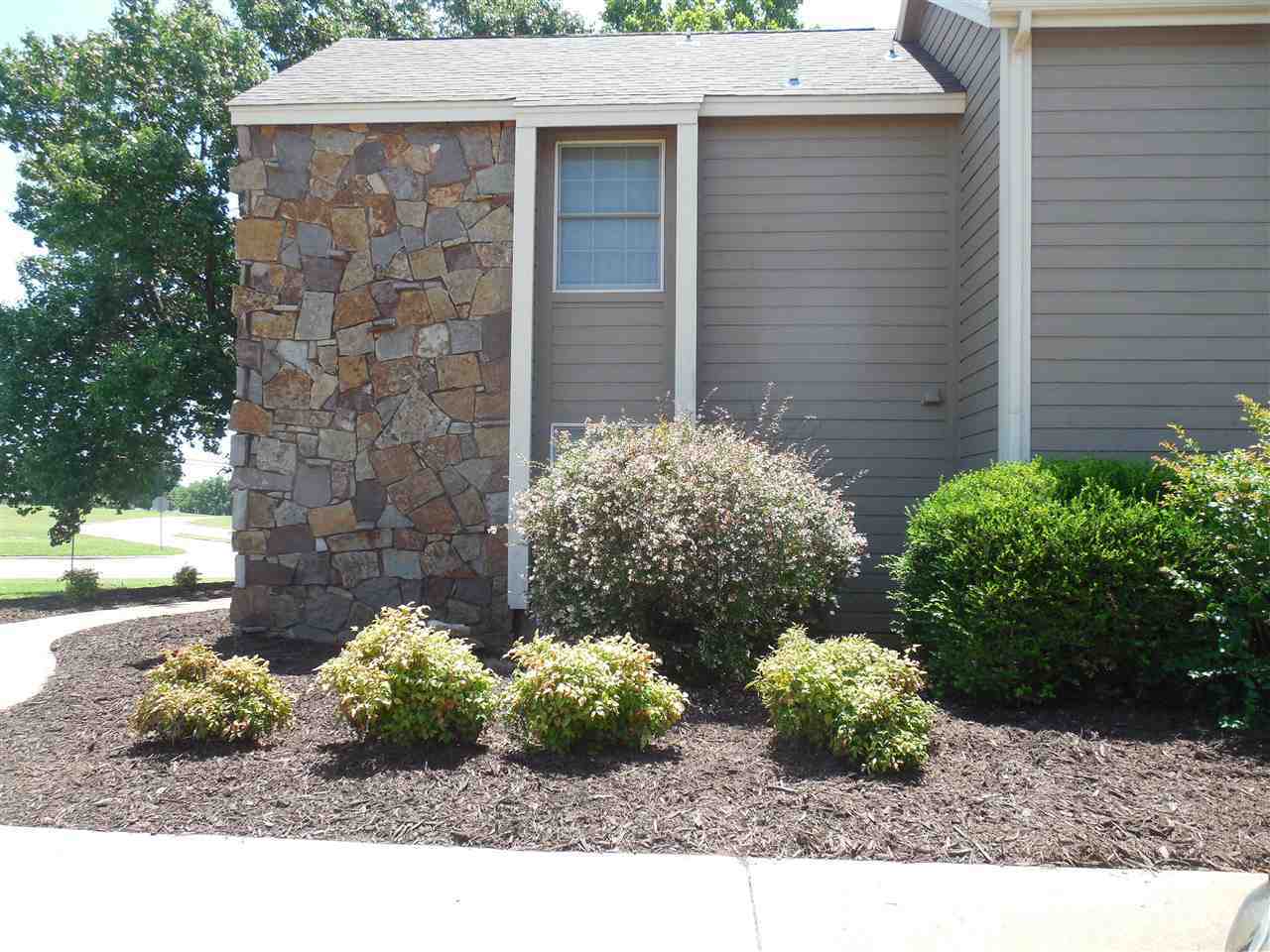 Property Photo: 903 W Parkway Drive OK 74075