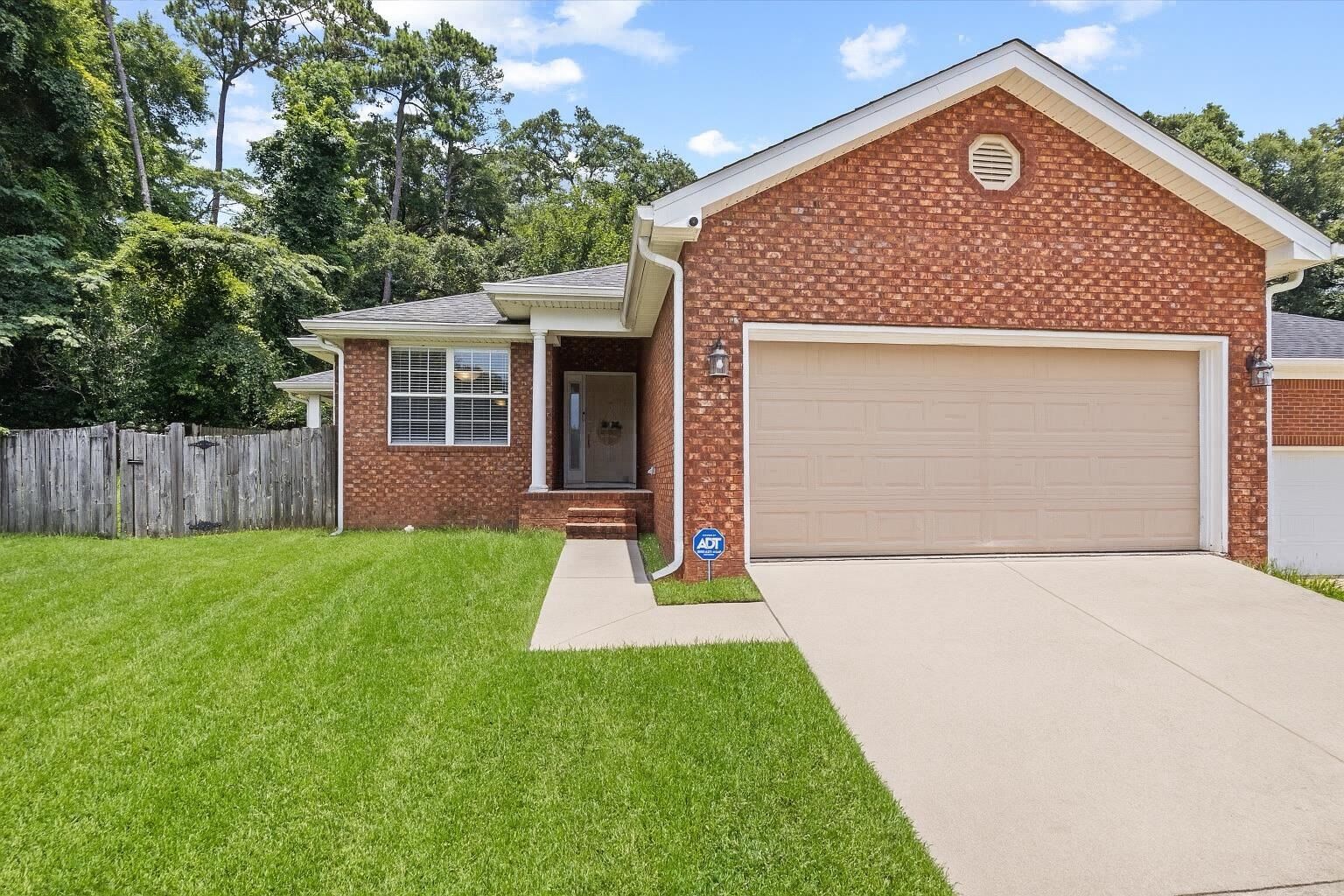 Property Photo: 2896 Briar Court FL 32308