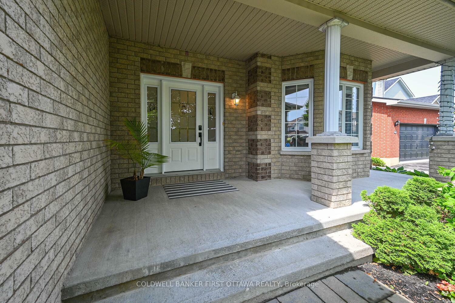 Photo de la propriété: 105 Sirocco Crescent ON K2S 2C9