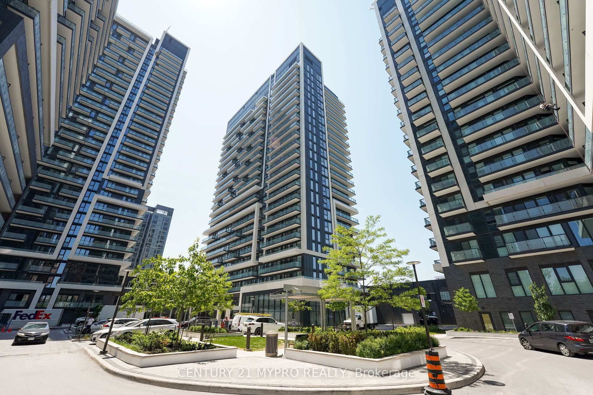 Property Photo: 95 Oneida Crescent 402 ON L4B 0H5