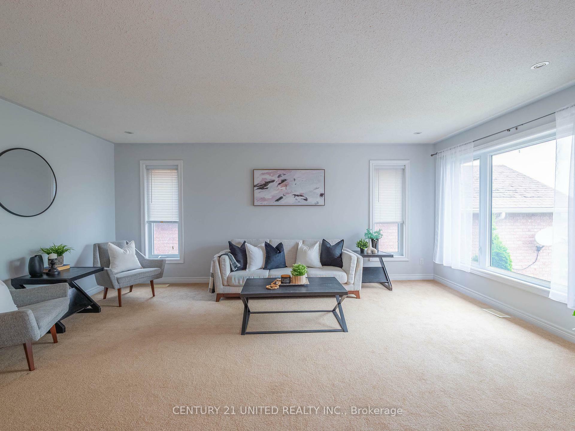 Photo de la propriété: 111 Milroy Drive ON K9H 7T2