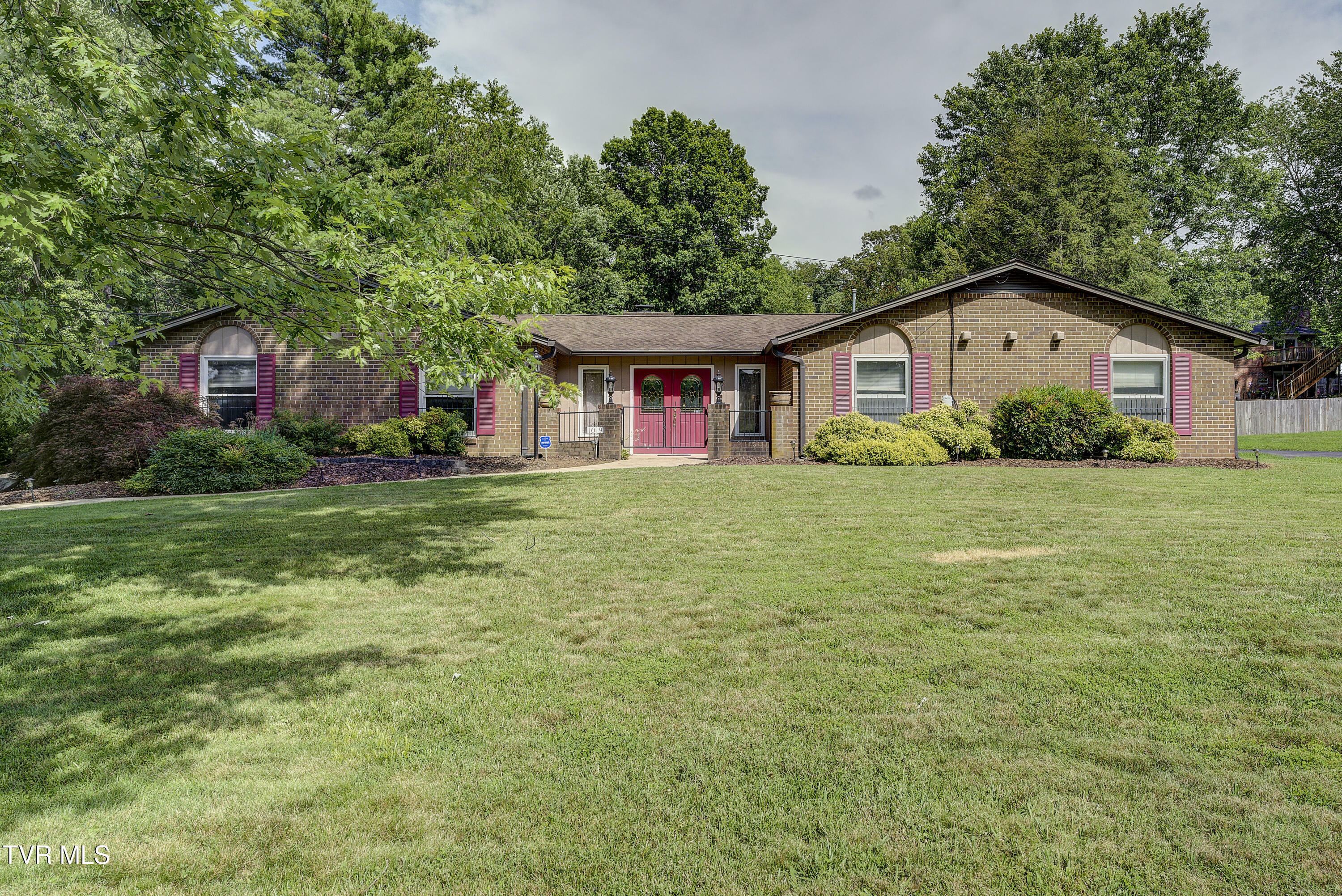 Property Photo: 1019 Somerset Drive TN 37604