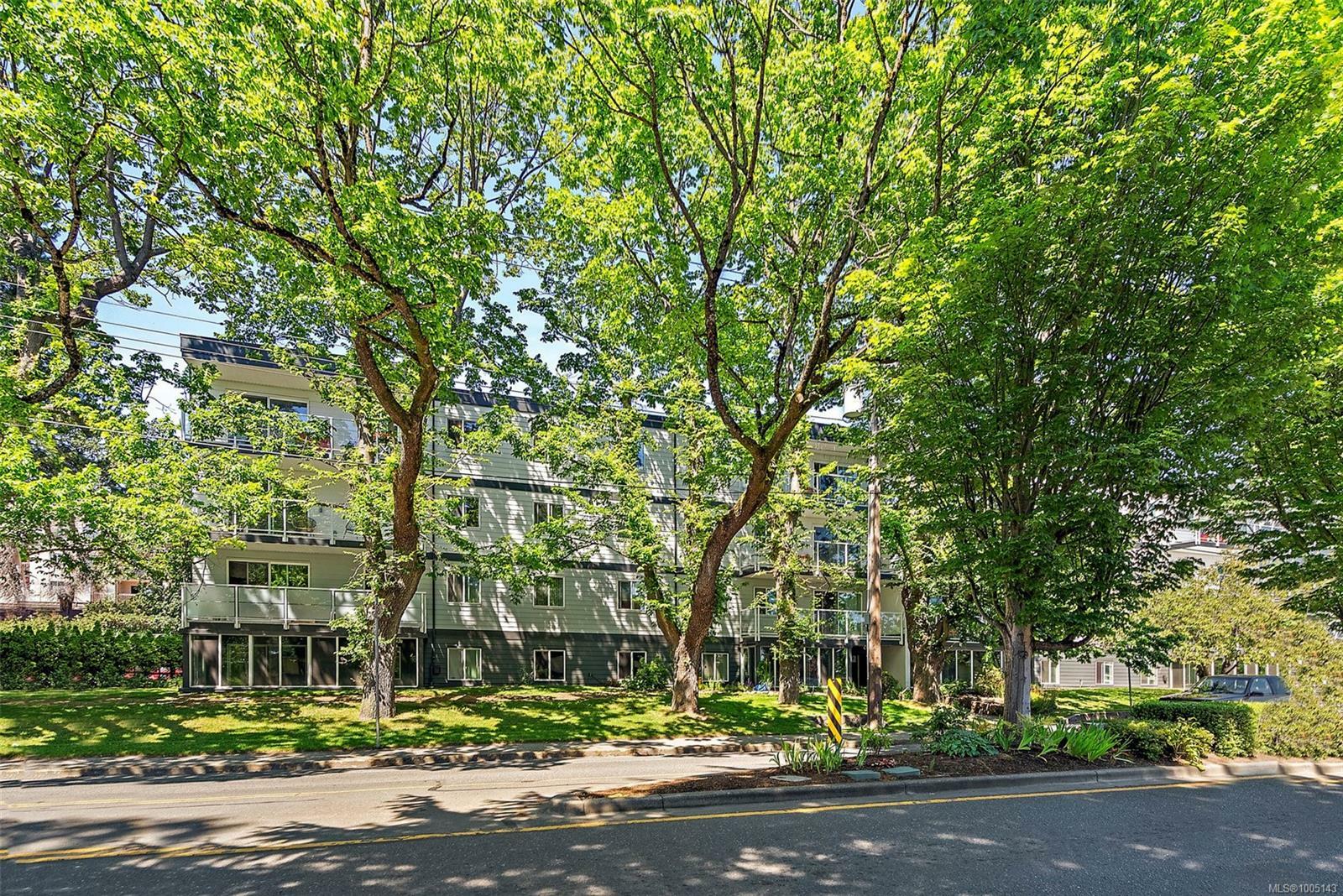 Property Photo: 1124 Esquimalt Rd 307 BC V9A 3N4