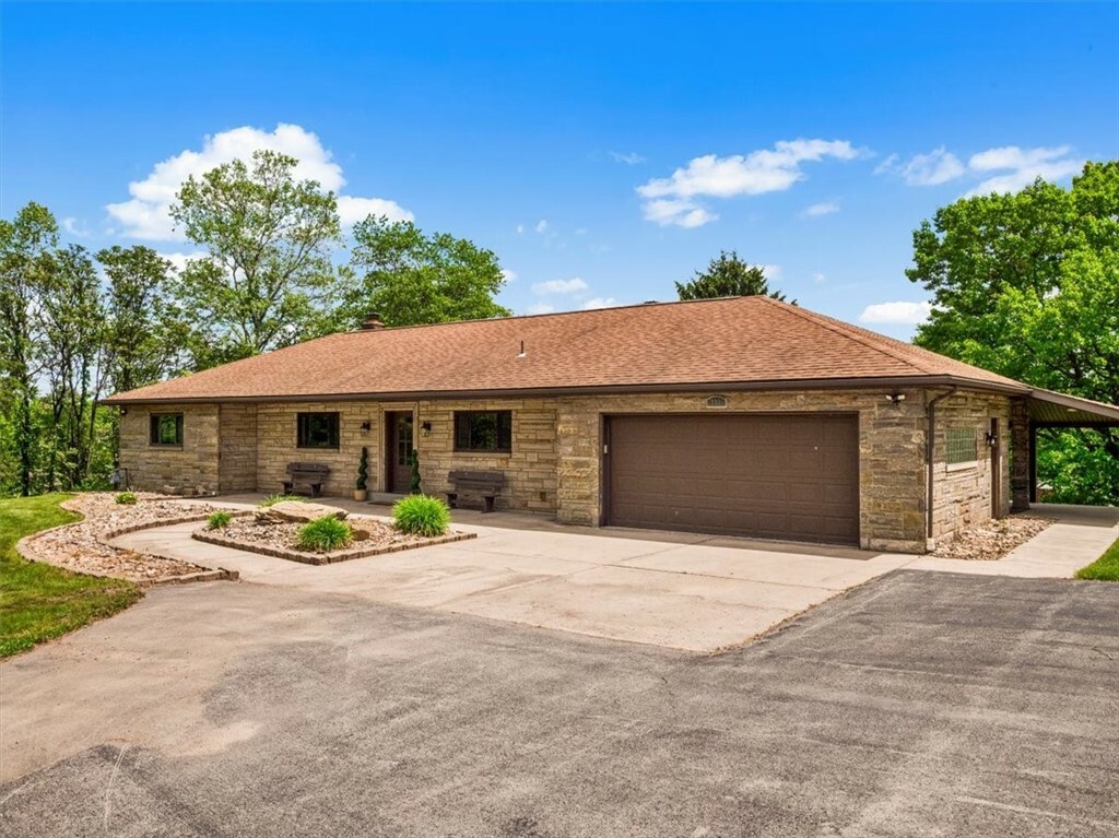 Property Photo: 330 Center Grange Rd PA 15061