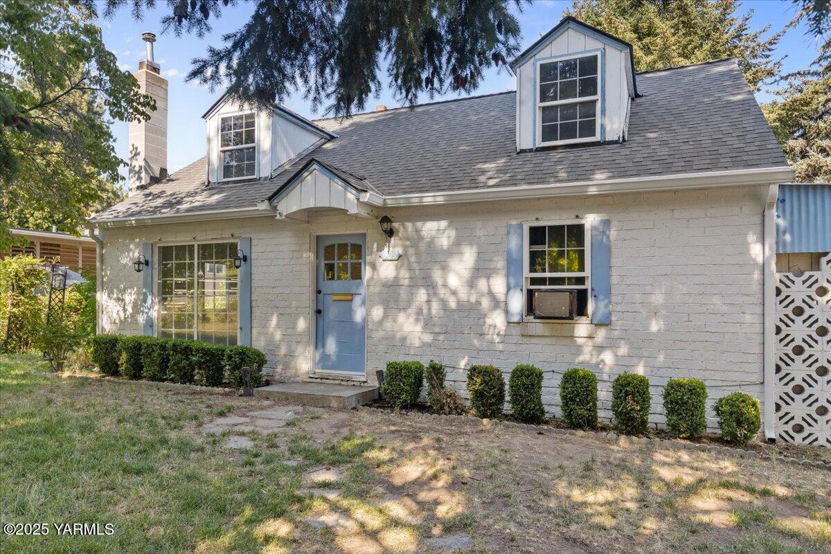 Property Photo: 509 N 32nd Ave WA 98902