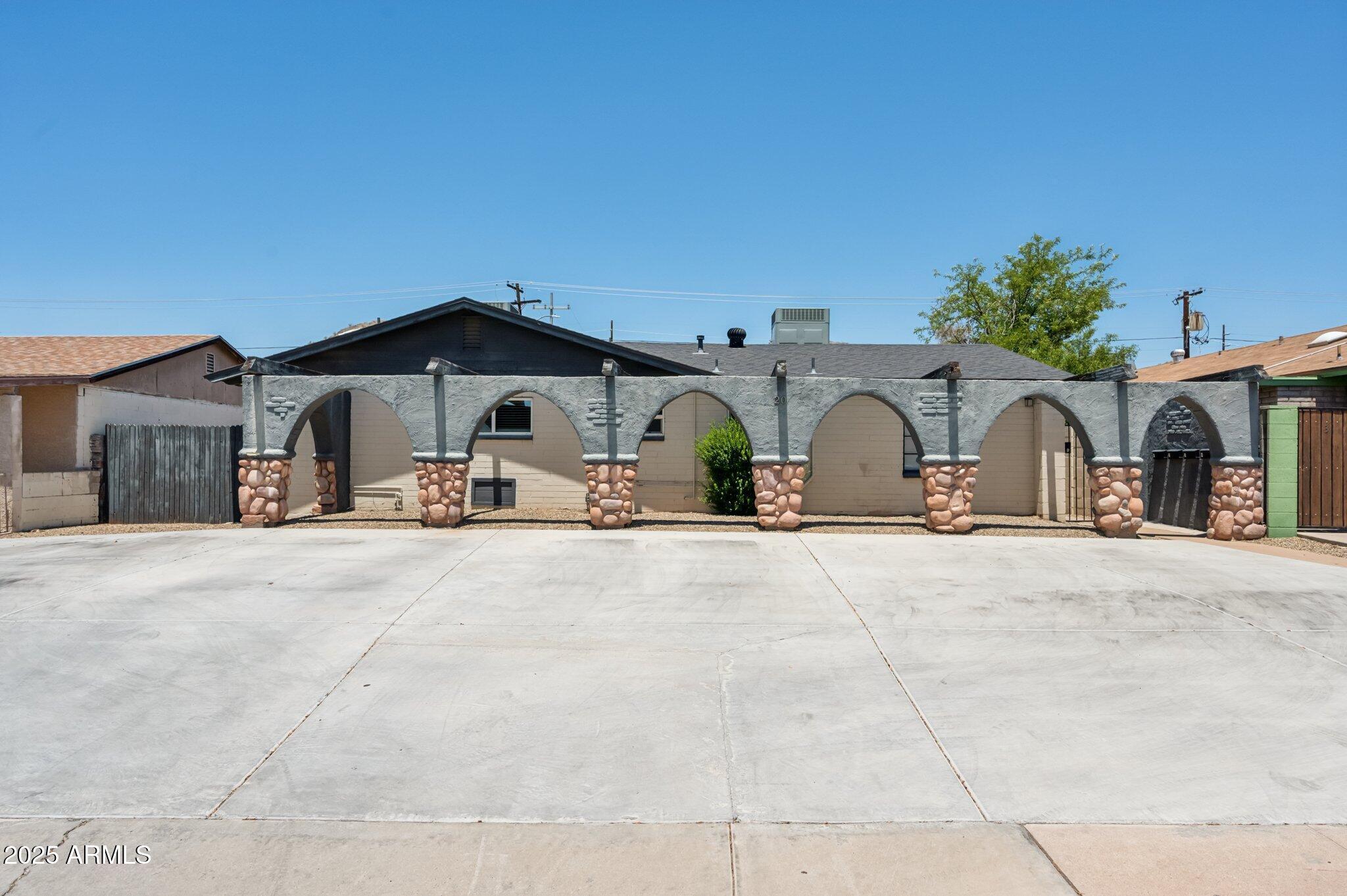 Property Photo: 20 W Sunnyslope Lane AZ 85021