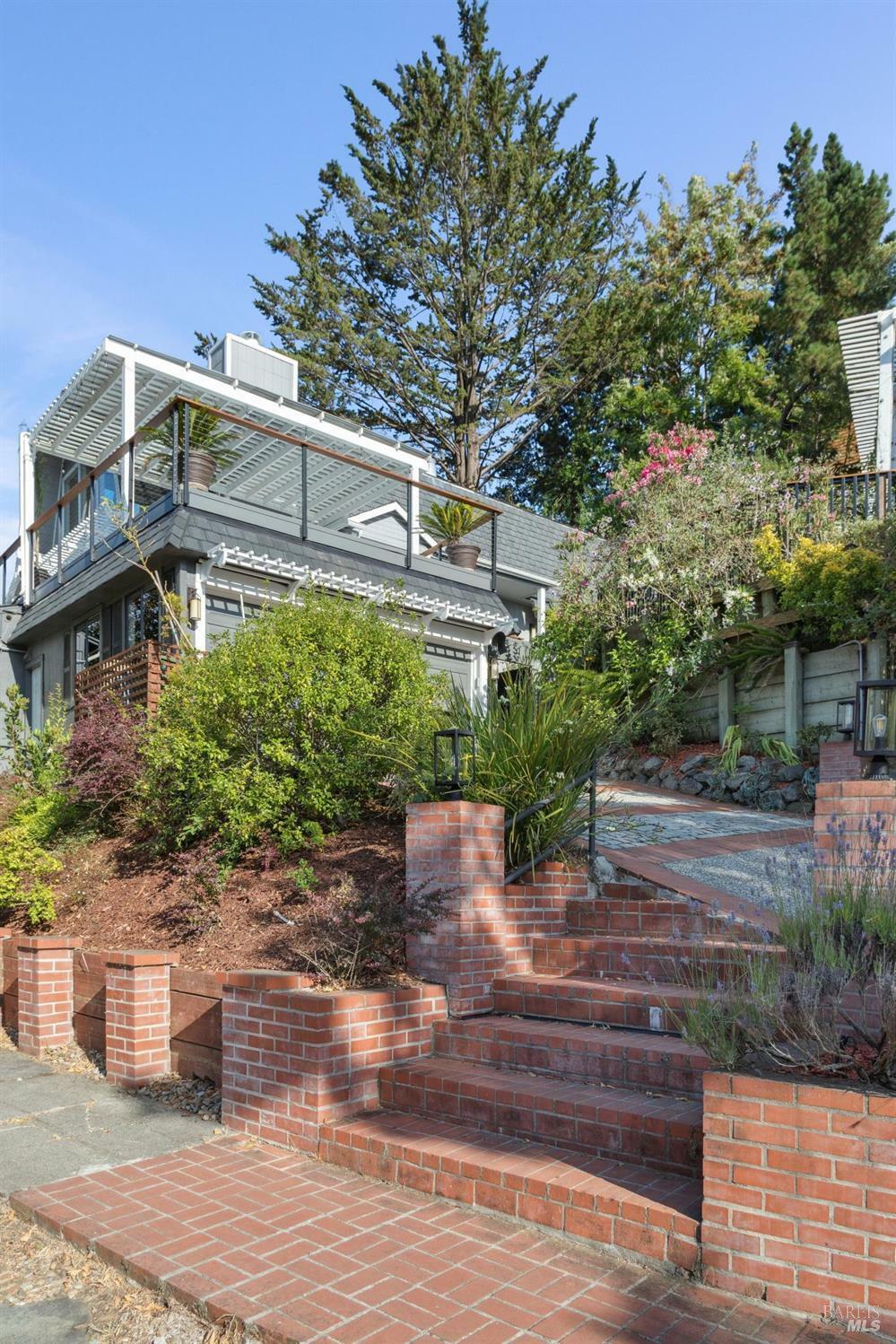 Property Photo: 347 Jewell Street CA 94901