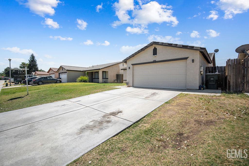 Property Photo: 541 Sunset Meadow Lane CA 93308