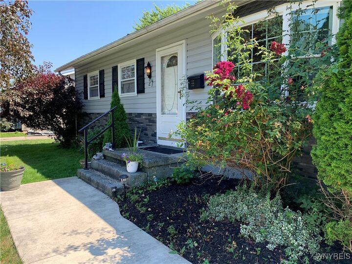 Property Photo: 27 Ridgedale Circle NY 14150