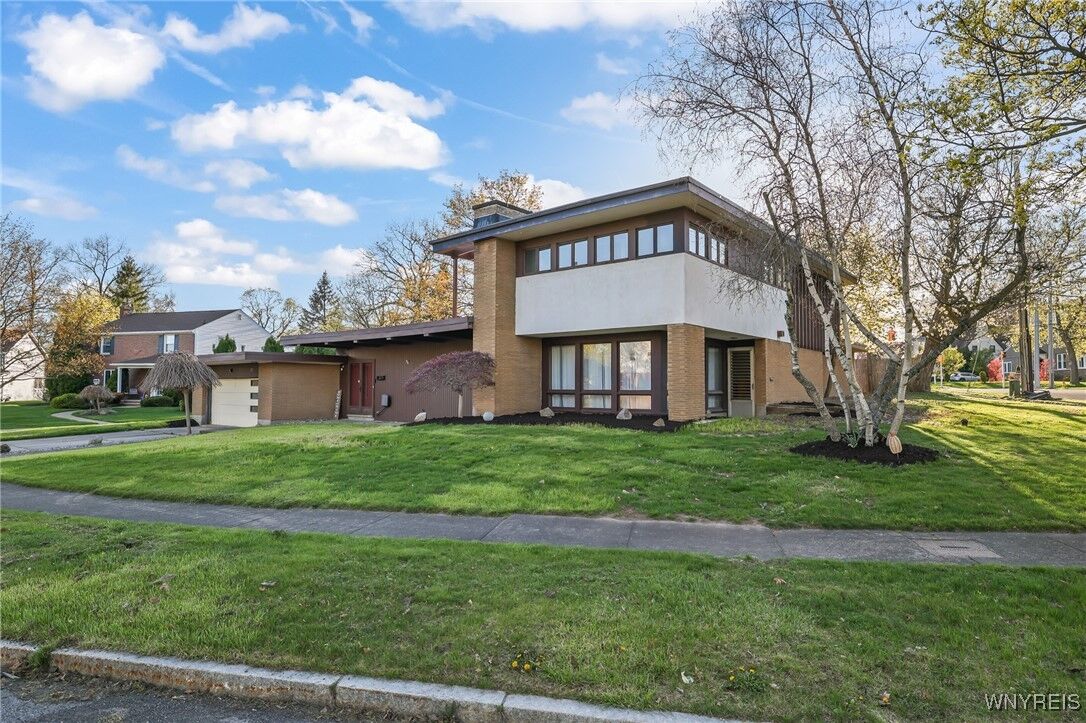 Property Photo: 722 College Ter Terrace NY 14305