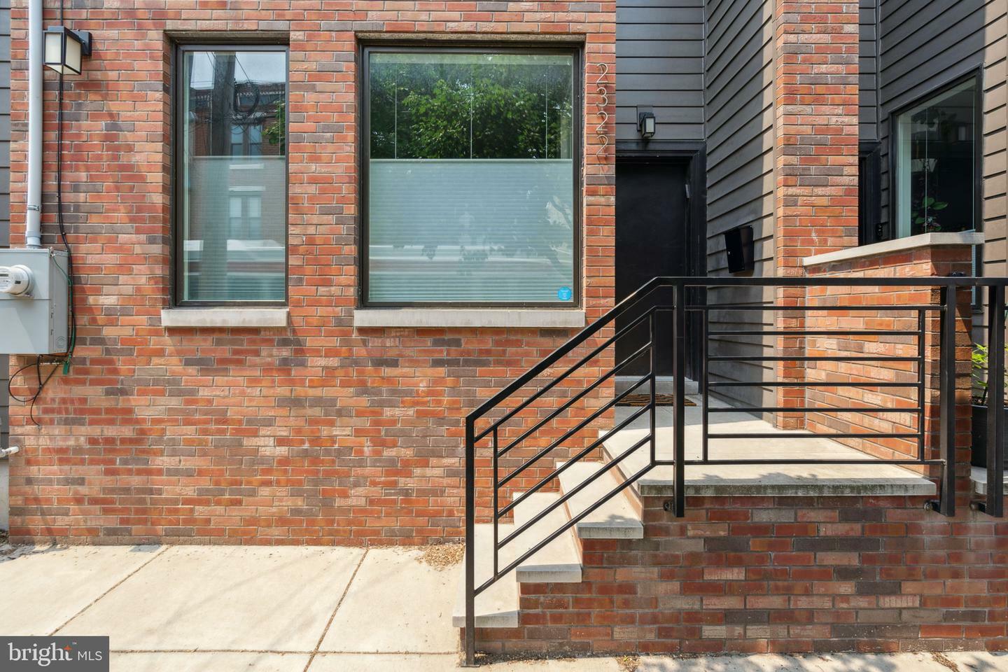 Property Photo: 2318 E Susquehanna Avenue PA 19125
